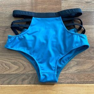 Croga active wear pole dance shorts. High waist. Teal and black. Small